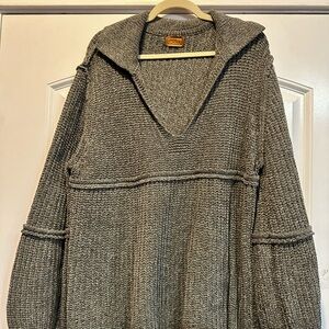 POL Green V-Neck Sweater with Chunky Knit and Cozy Texture